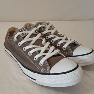 Converse Chuck Taylor Low Top Sneakers  Unisex
